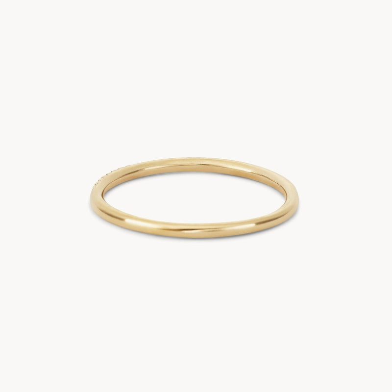 A close-up of the Endalaus I ring from beloved by bluboho, made of 14k yellow gold with a smooth, polished finish. The circular ring has a plain design and is depicted against a white background.