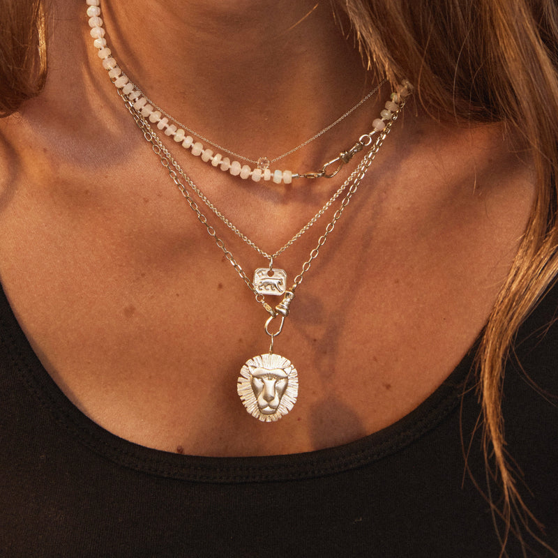 lioness light charm - 10k yellow gold, brilliant diamond, sapphire